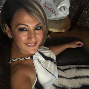 Meet your Posher, Leonor